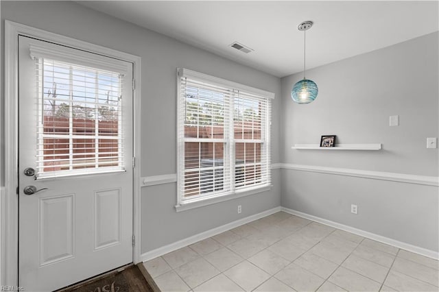 entryway featuring visible vents and baseboards