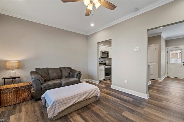 living area with dark wood-type flooring, ornamental molding, and baseboards