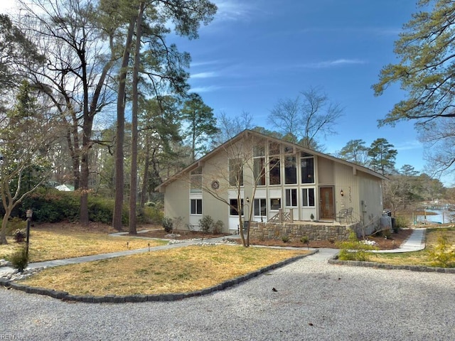 mid-century home with a front lawn