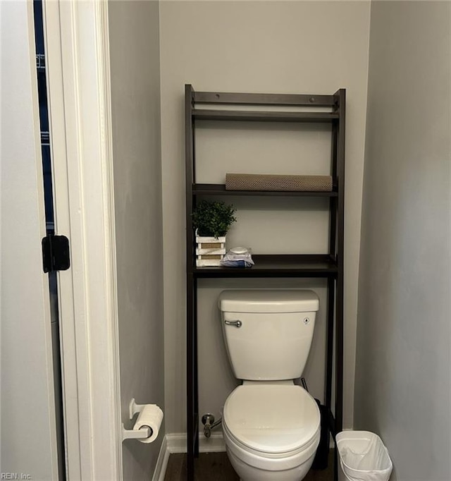 bathroom featuring toilet and baseboards