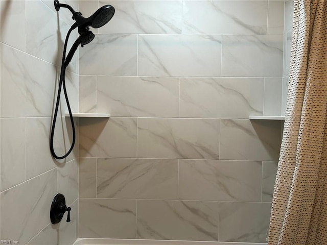 details featuring tiled shower