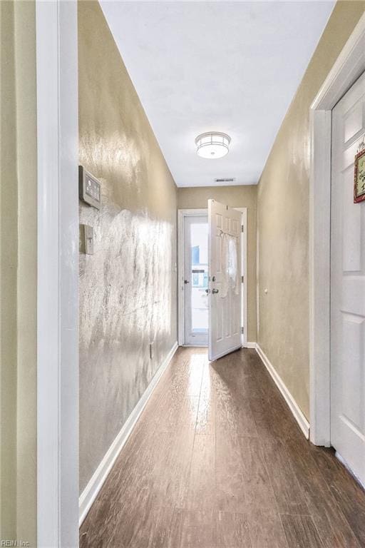 entryway featuring wood finished floors, visible vents, and baseboards