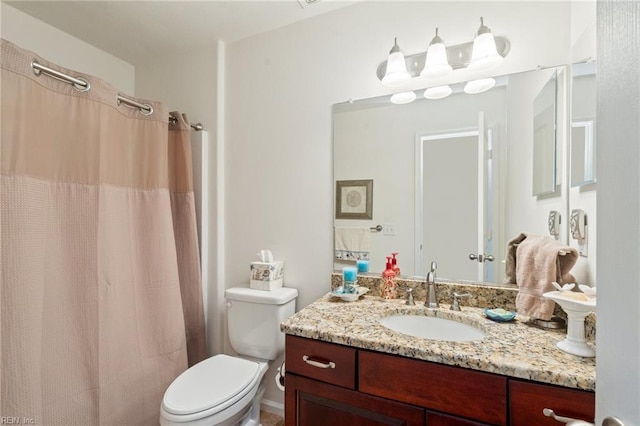 full bathroom with a shower with shower curtain, vanity, and toilet