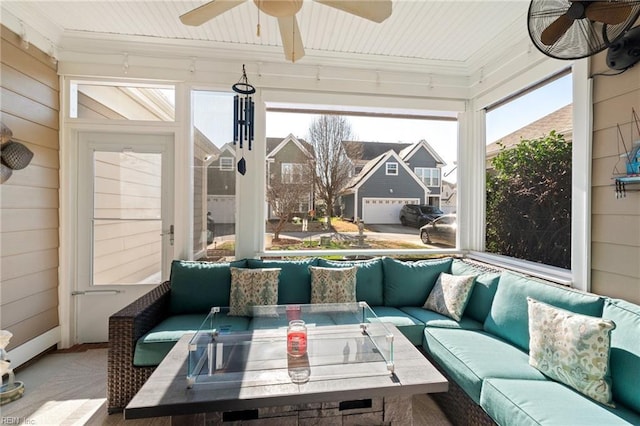 sunroom with ceiling fan