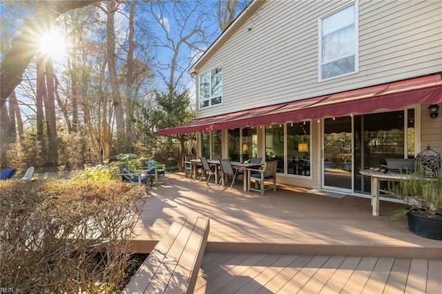 deck with outdoor dining space