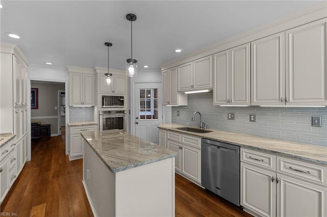 kitchen featuring dark wood-style floors, stainless steel appliances, a sink, and a center island