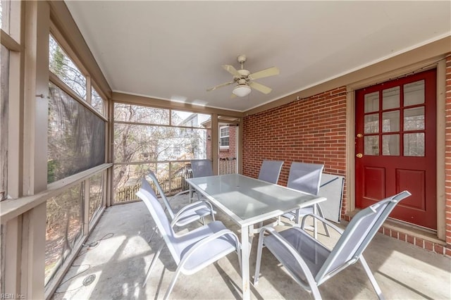 sunroom with ceiling fan