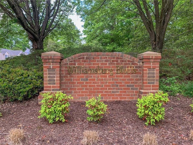 view of community / neighborhood sign