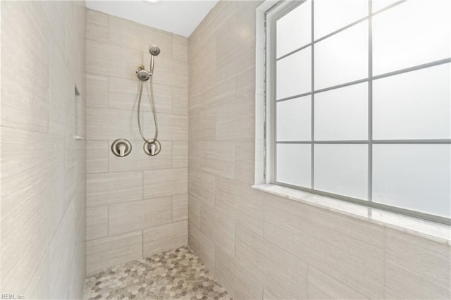 bathroom featuring tiled shower