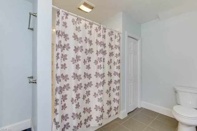 full bath with a shower with shower curtain, tile patterned flooring, toilet, and baseboards