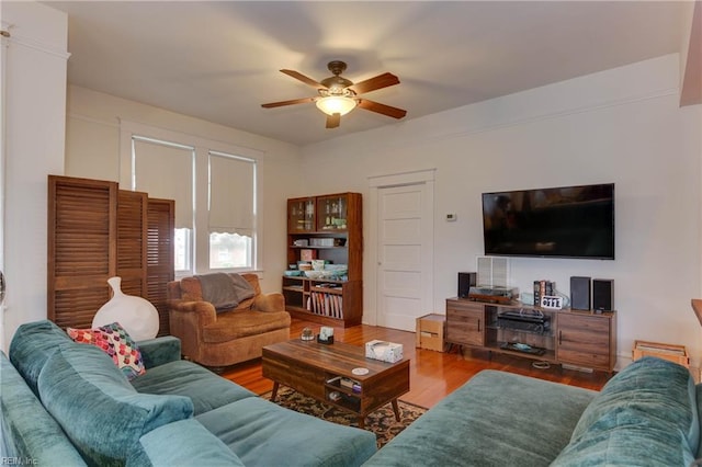 living area with ceiling fan and wood finished floors