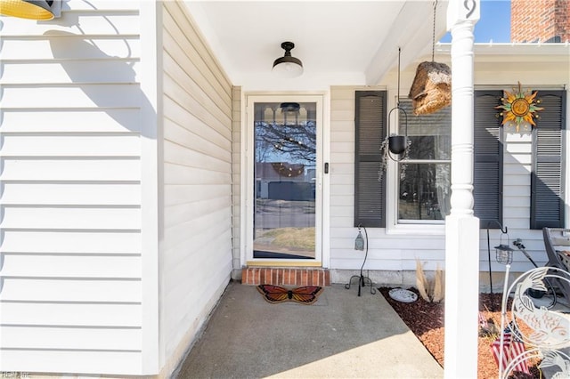 property entrance with covered porch