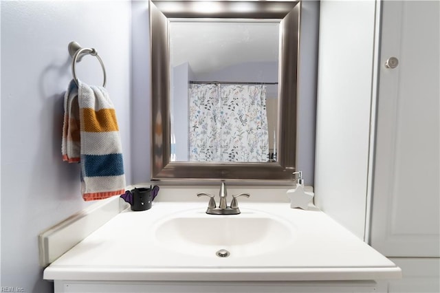 full bath featuring vanity and a shower with curtain