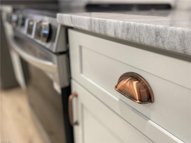 room details with stainless steel range