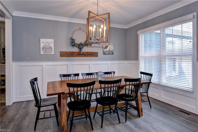 dining room with crown molding, visible vents, dark wood finished floors, and a notable chandelier