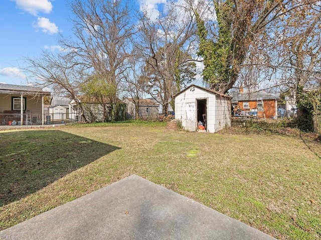 view of yard featuring a storage shed and an outdoor structure