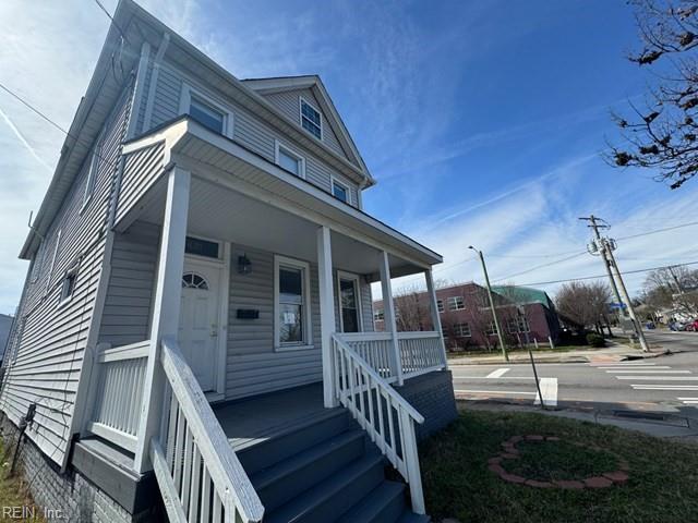 view of front of home featuring covered porch