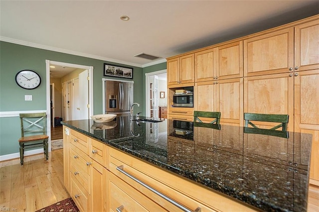 kitchen with light wood finished floors, visible vents, appliances with stainless steel finishes, ornamental molding, and a sink