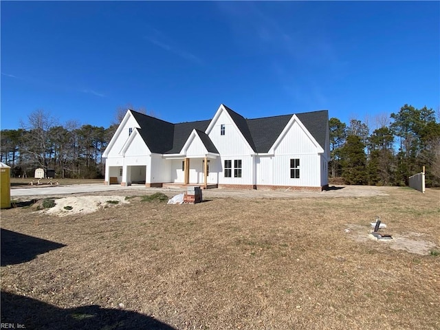 view of modern farmhouse