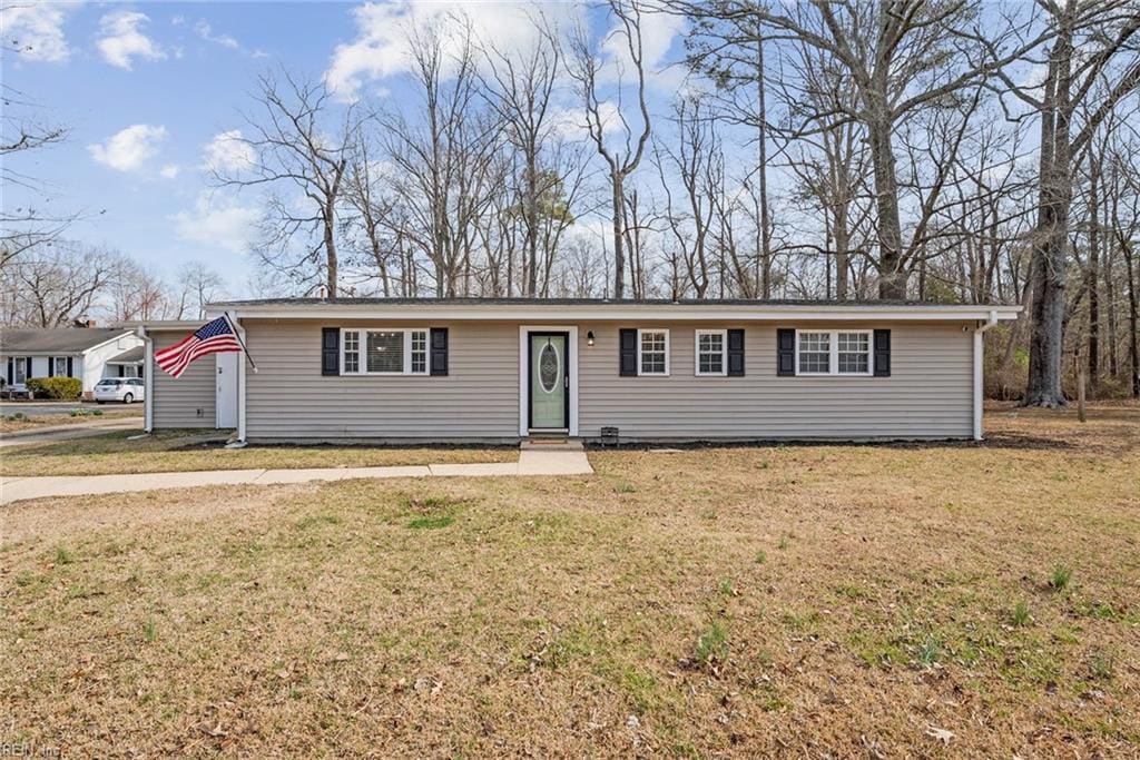 ranch-style house with entry steps and a front lawn