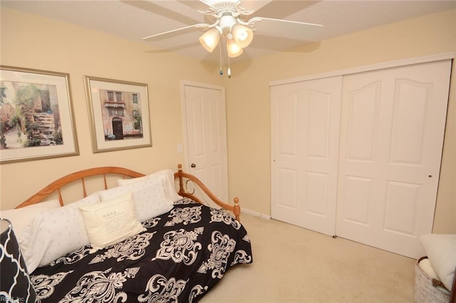 bedroom with ceiling fan, a closet, and carpet flooring