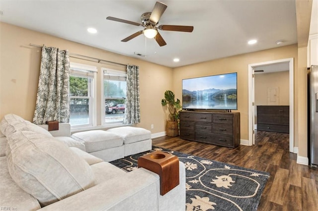 living area featuring recessed lighting, wood finished floors, and baseboards