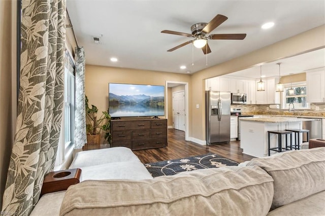 living area with recessed lighting, dark wood finished floors, baseboards, and ceiling fan