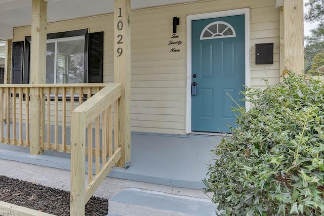 entrance to property featuring a porch