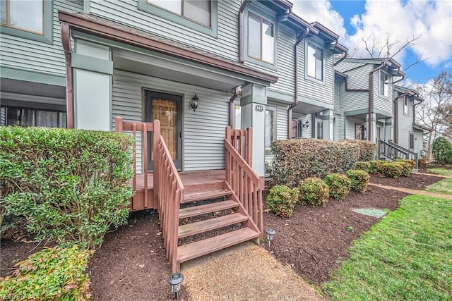 property entrance with covered porch and a residential view