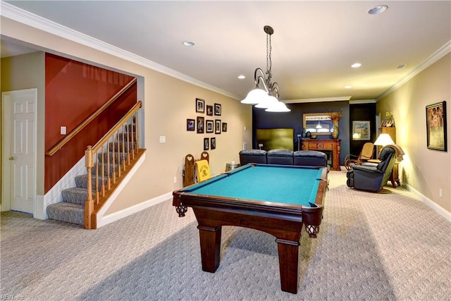 recreation room with recessed lighting, carpet flooring, crown molding, and baseboards