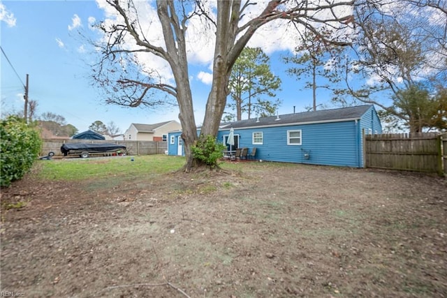 view of yard featuring a fenced backyard