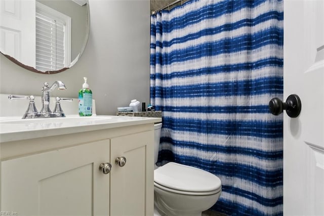 full bath featuring toilet, vanity, and a shower with curtain