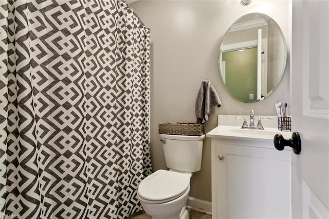 bathroom with curtained shower, vanity, and toilet