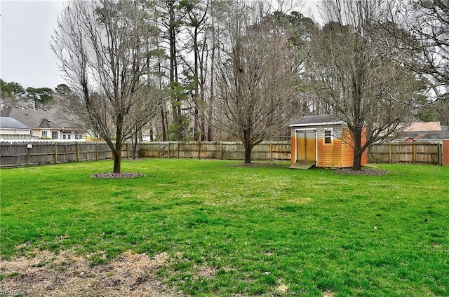 view of yard with a storage shed, a fenced backyard, and an outdoor structure