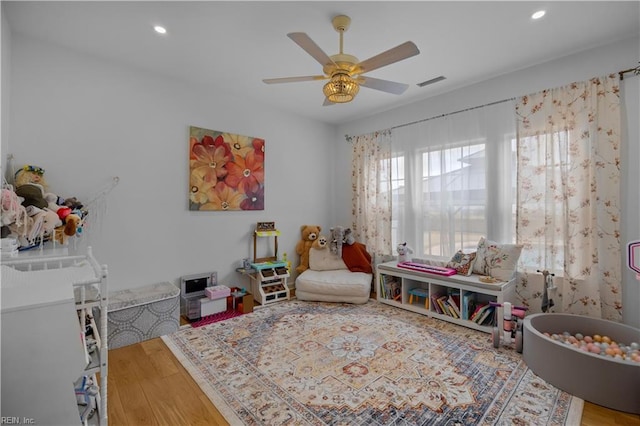 living area featuring recessed lighting, visible vents, ceiling fan, and wood finished floors