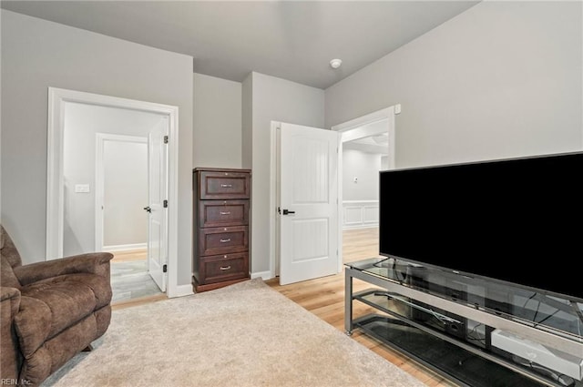 living area with light wood-type flooring and baseboards