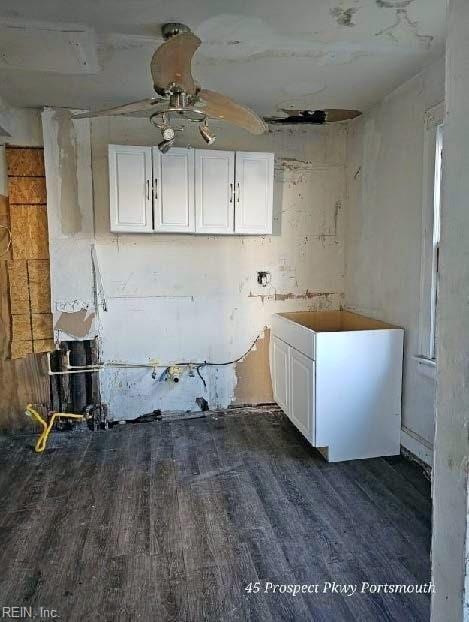 interior space featuring dark wood-type flooring and a ceiling fan