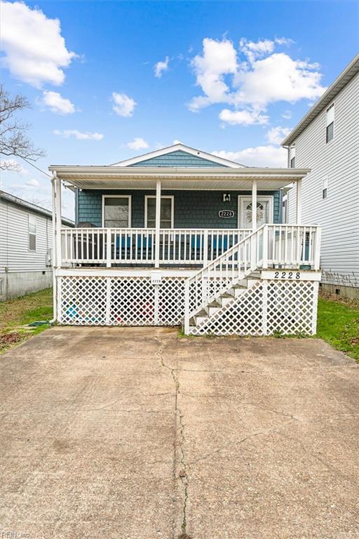 view of front of home with covered porch