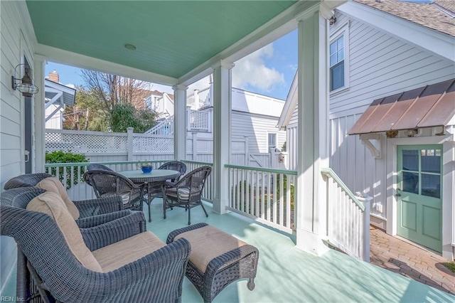 sunroom / solarium with decorative columns