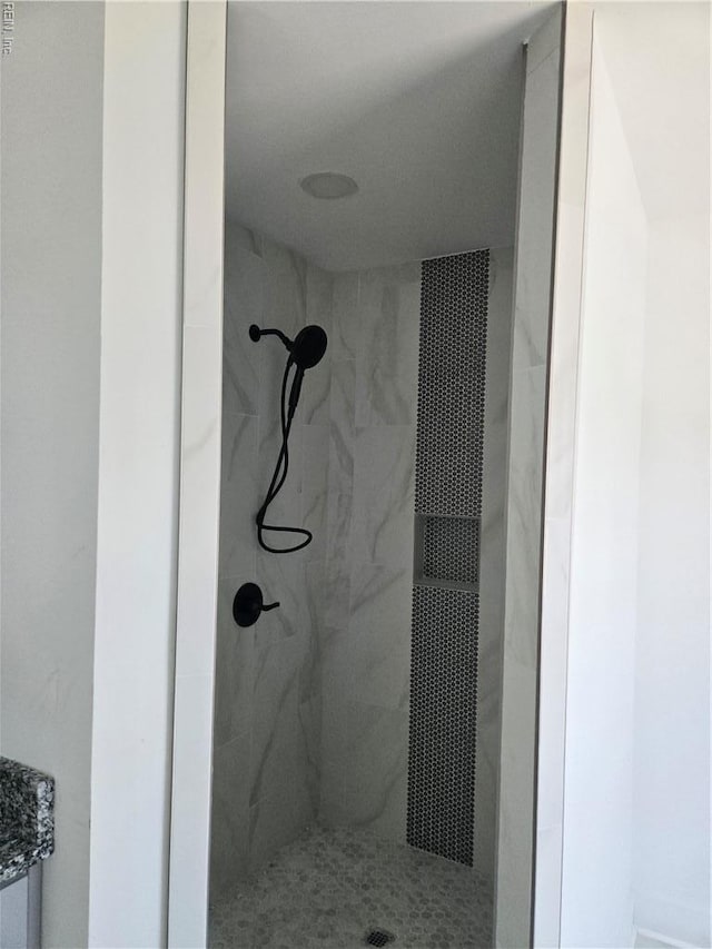 2514 Oak Ave, Newport News, VA 23607 - bathroom featuring tiled shower
