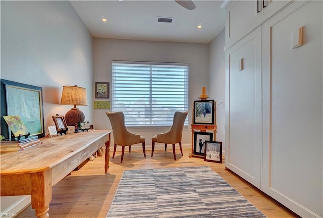 living area with visible vents, recessed lighting, baseboards, and light wood-style floors