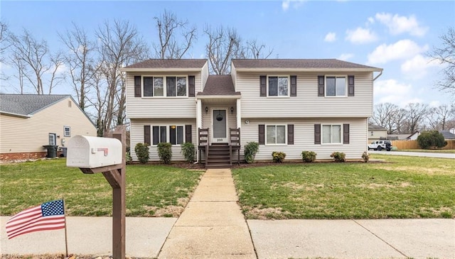 bi-level home featuring a front lawn