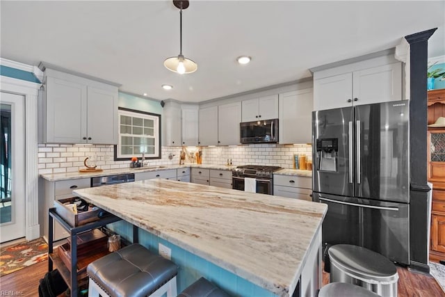 kitchen with stainless steel appliances, a sink, and a kitchen bar