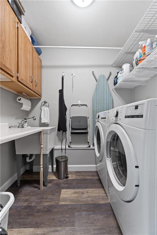 laundry area with dark wood-style floors, independent washer and dryer, cabinet space, and baseboards