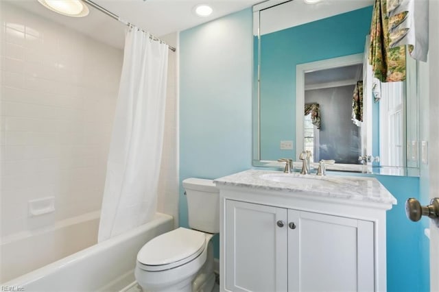 full bathroom with recessed lighting, shower / tub combo with curtain, vanity, and toilet