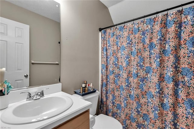 full bathroom with vanity, toilet, and a shower with curtain