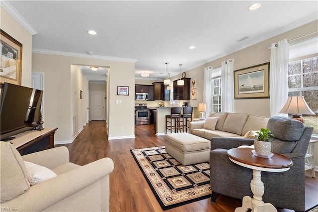 living room featuring dark wood-style floors, ornamental molding, baseboards, and recessed lighting