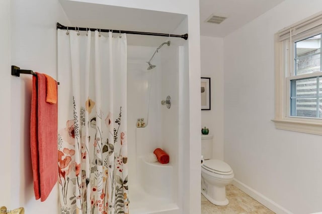 bathroom with tile patterned flooring, toilet, a shower with shower curtain, visible vents, and baseboards