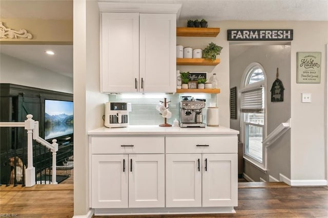 bar featuring recessed lighting, dark wood-style flooring, baseboards, and decorative backsplash