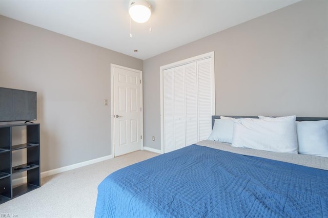 bedroom featuring carpet floors, a closet, baseboards, and a ceiling fan